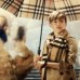 Romeo Beckham en cupidon dans une nouvelle publicité de Burberry
