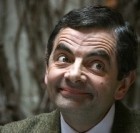 Rowan Atkinson renfile son costume de Mr Bean