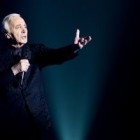 Le chanteur Charles Aznavour retrouve une scène parisienne à 90 ans