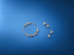 Pandora et Disney proposent une collection de bijoux et d accessoires