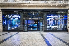 Constructeur Peugeot, les technologies de la marque francaise devoilees a Paris