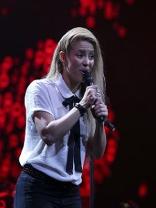 Shakira, la chanteuse repousse sa tournee pour soigner ses cordes vocales