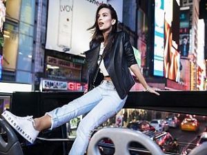 Emily Ratajkowski et DKNY, campagne avec l actrice et top modele a New York