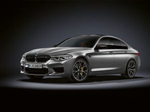BMW M5 Competition, berline avec un moteur V8 et des reglages sportifs