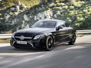 Mercedes Classe C 2019, la voiture du fabricant automobile a subi un restylage