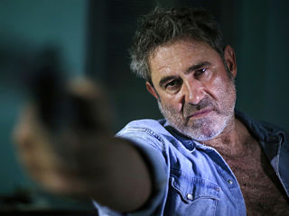 Sergi Lopez dans la serie Une Ile pour Arte avec Laetitia Casta