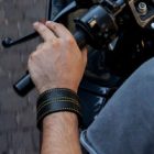 Le bracelet connecté « Woolf » : une invention pour les deux roues