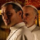 Jude Law apparait dans la photo officielle de « The New Pope »