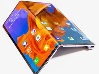 Huawei Mate x, le smartphone rivalise avec le Samsung Galaxy fold