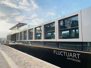 Fluctuart, un nouveau musee d art urbain sur un bateau a Paris