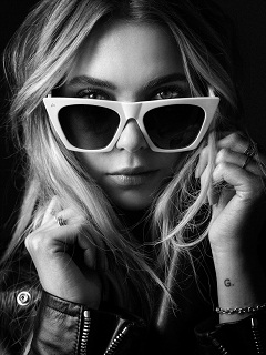 Prive Revaux: Ashley Benson, l actrice americaine a imagine des lunettes pour la marque d accessoires