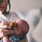 Bébés, le lait hypoallergénique n’éviterait pas les allergies