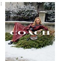 Kate Moss incarne la collection de prêt-à-porter « Horse and Carriage » de Coach © 2019 Juergen Teller