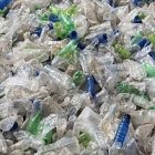 La pollution et les bouteilles en plastique