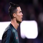 Le footballeur portugais Cristiano Ronaldo participe à un défi sportif