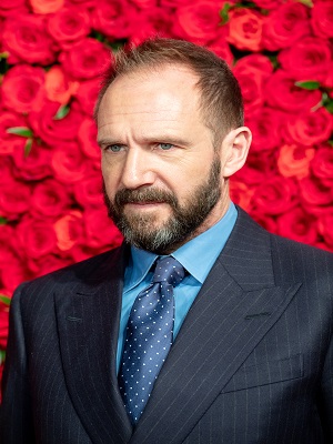 Ralph Fiennes sera en tête d’affiche du film d’action « The King’s Man : Première Mission » © Dick Thomas Johnson from Tokyo, Japan / CC BY