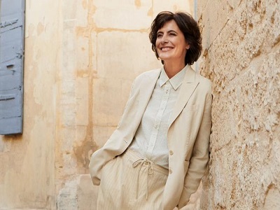 Uniqlo et Inès de la Fressange travaillent sur des nouvelles créations © Instagram / @inesdelafressangeofficial