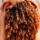 Astuces pour être à la mode avec vos cheveux bouclés