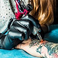 Ephemeral Tattoo, un studio de tatouages ephemeres situe a Brooklyn