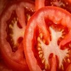 Tomate : une alliée pour la peau et le visage