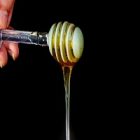 Miel noir : 4 atouts de cet ingrédient pour le corps