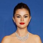 Playup détient l’album solo « Rare » de Selena Gomez