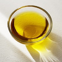 Un bol rempli d’huile d’olive