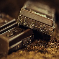 Des bars de chocolat noir, bénéfiques pour la peau et les cheveux