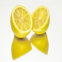 Un citron coupé en deux