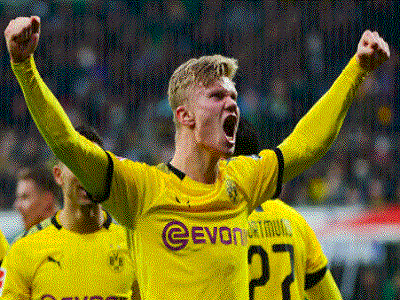 Erling Haaland célébrant un but avec Dortmund