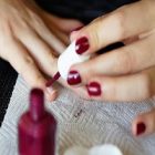 Vernis à ongles : quelles teintes favoriser selon son teint ?