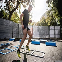 Une personne qui pratique le CrossFit