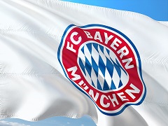 Un drapeau avec le logo du Bayern Munich