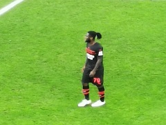 Franck Kessié sur un terrain de foot