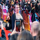 Olivia Colman devant les médias