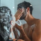 Prendre une douche avec un partenaire, l’astuce écolo de cette année 2023