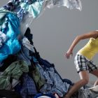 Déchets textiles : l’industrie de la mode recycle les chutes de tissus