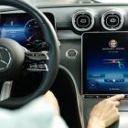 Mercedes-Benz : vers la validation de paiement sans code en voiture