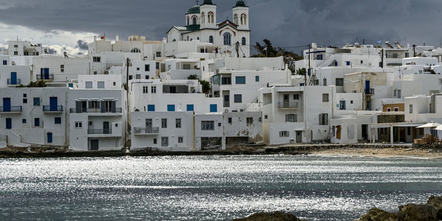 Des bâtiments sur l’île de Paros en Grèce
