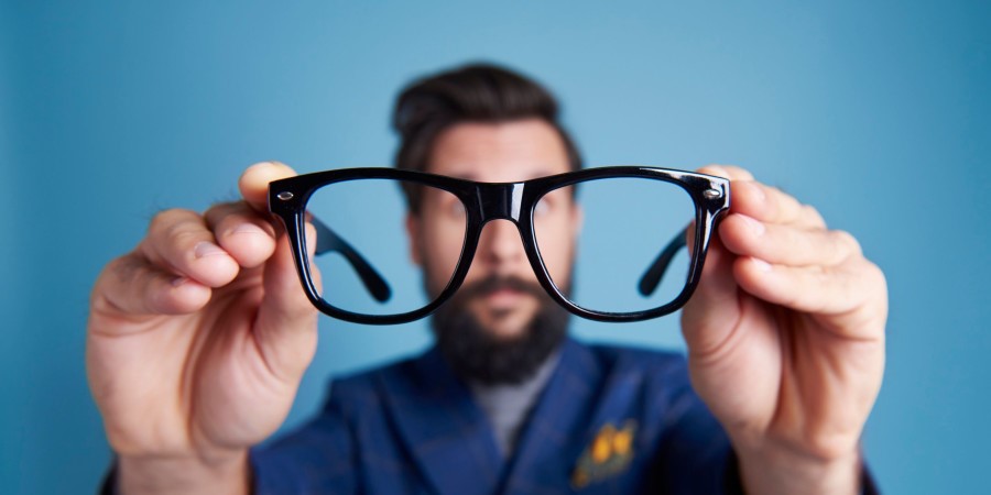 Les lunettes avec des verres de freination de Miyosmart