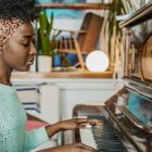Jouer du piano est bénéfique pour la santé du cerveau selon une étude