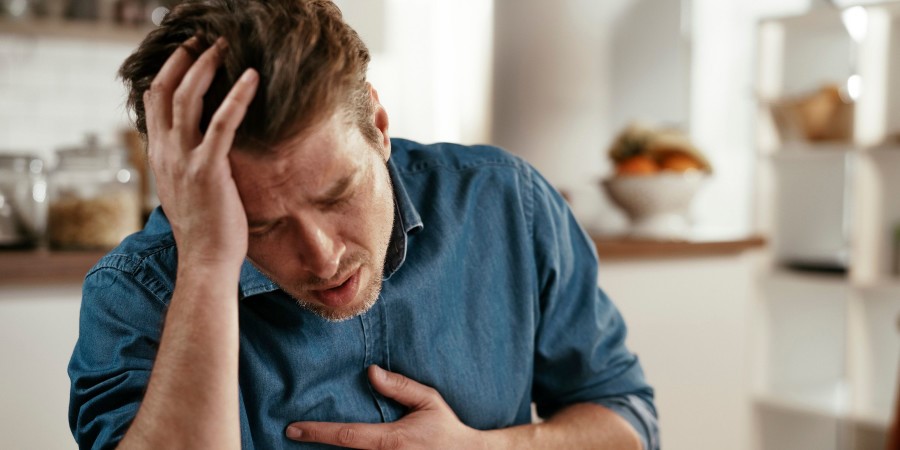 Une personne qui fait une attaque cardiaque