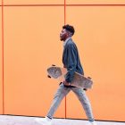 Tendance : le style yuppie se renouvelle dans une version décontractée