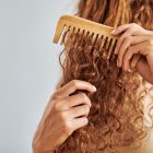 Les chaussettes : la solution tendance pour avoir des cheveux bouclés