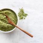 Une poudre verte fait fureur sur TikTok pour préserver la santé