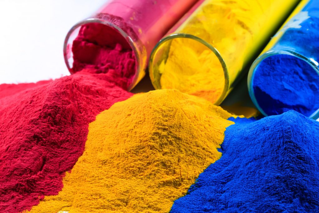 Des pigments recycles de différentes couleurs 