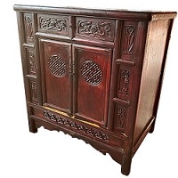 Une armoire ancienne