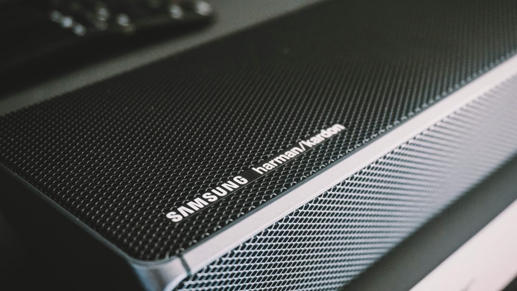 Samsung HW-Q995D, barre de son premium avec IA audio et Q-Symphony
