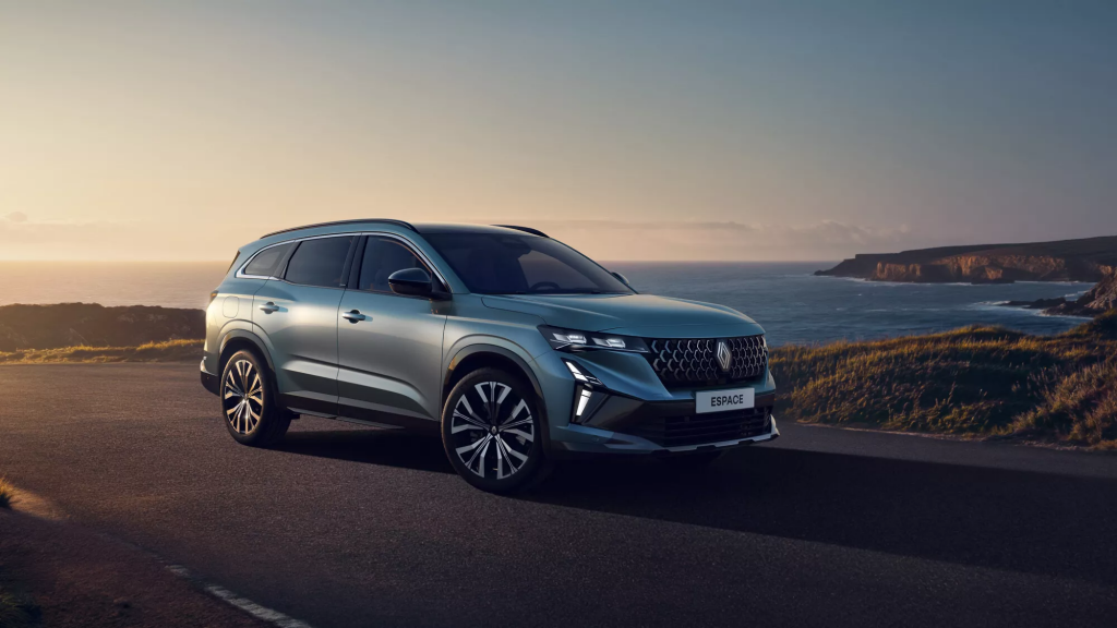 Renault Espace 2025, SUV hybride 7 places en finition Iconic avec toit Solarbay et jantes 20 pouces