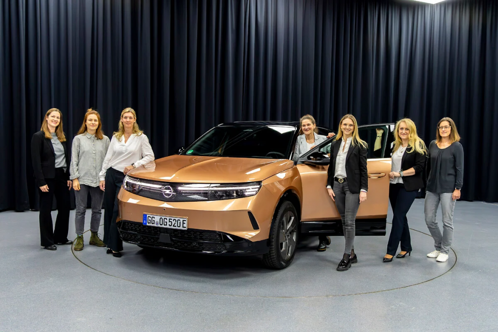 Des collaboratrices du Women Perspective Panel analysent le design du nouveau Opel Grandland